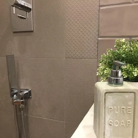 Leon Rosso Flat فلورنس