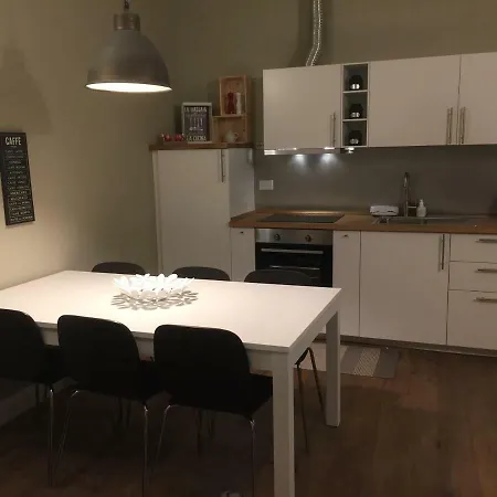 Leon Rosso Flat Φλωρεντία