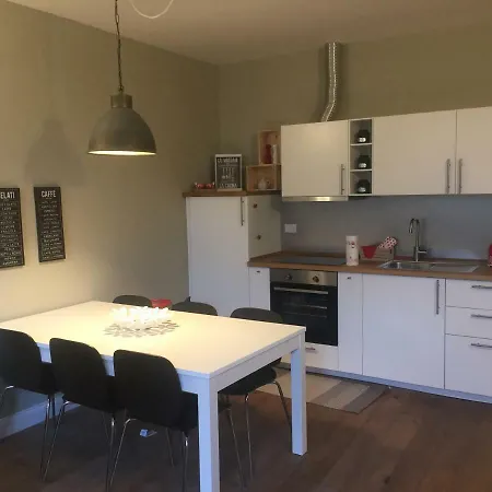 Leon Rosso Flat Φλωρεντία
