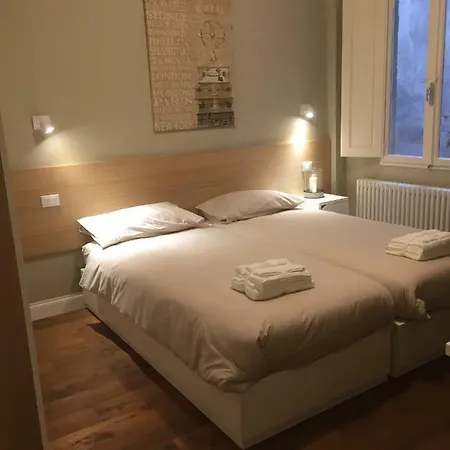 Leon Rosso Flat Lejlighed *